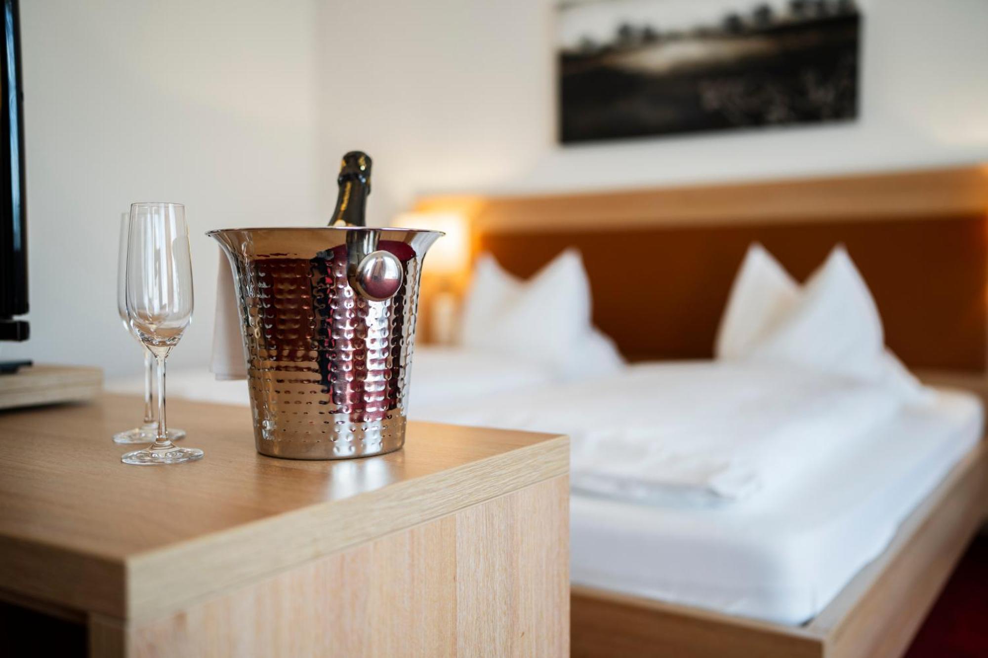 Hotel-Gasthof Rose Оберкирх Екстериор снимка
