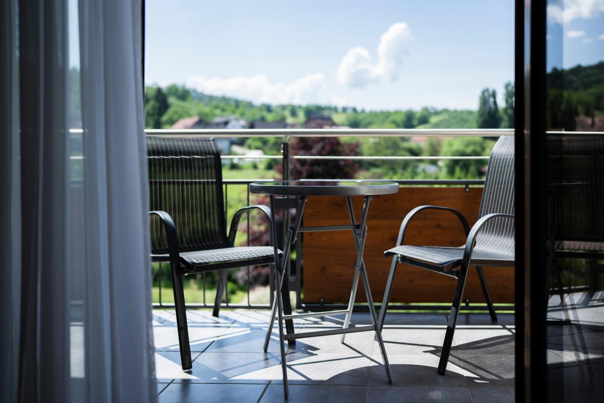 Hotel-Gasthof Rose Оберкирх Екстериор снимка