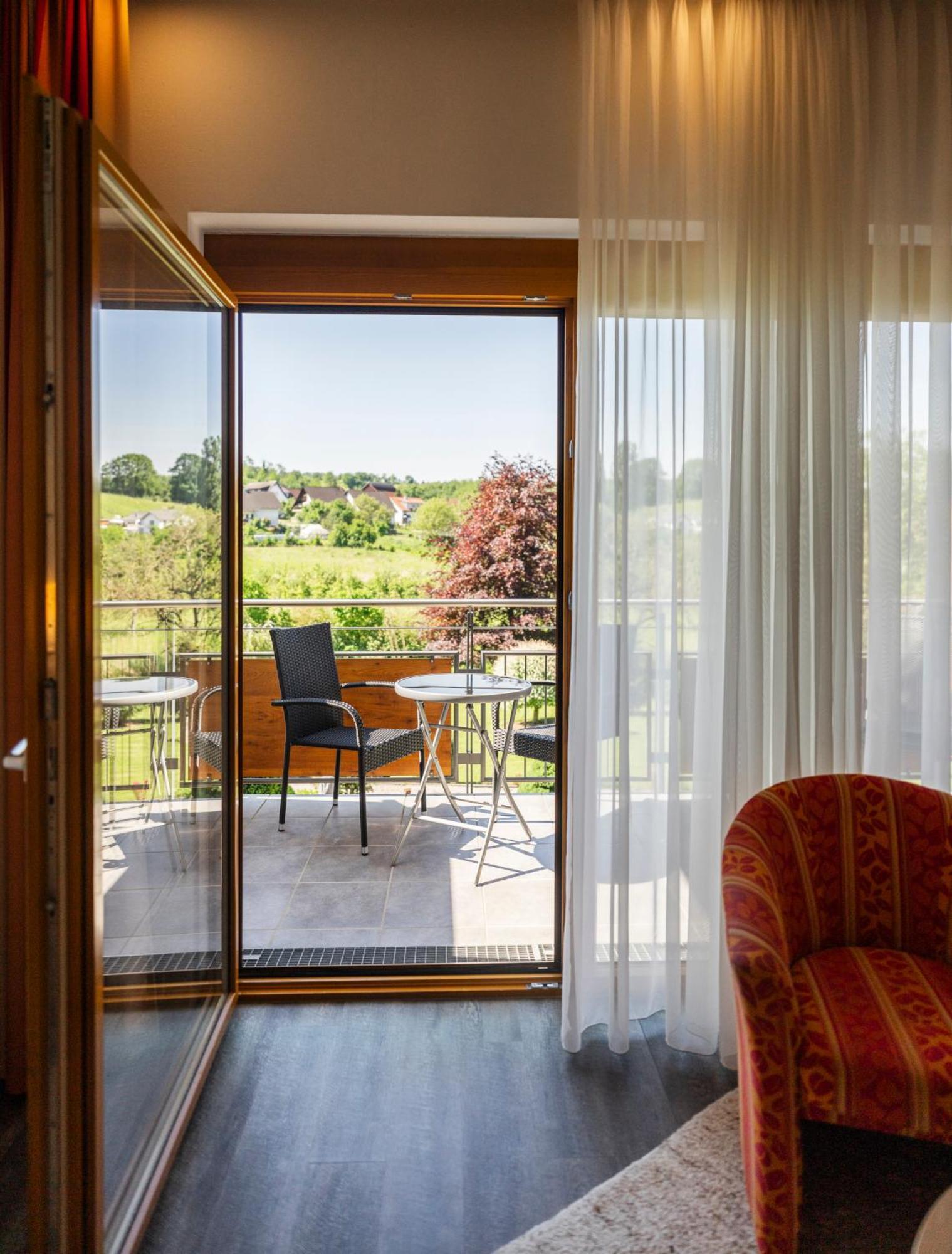 Hotel-Gasthof Rose Оберкирх Екстериор снимка