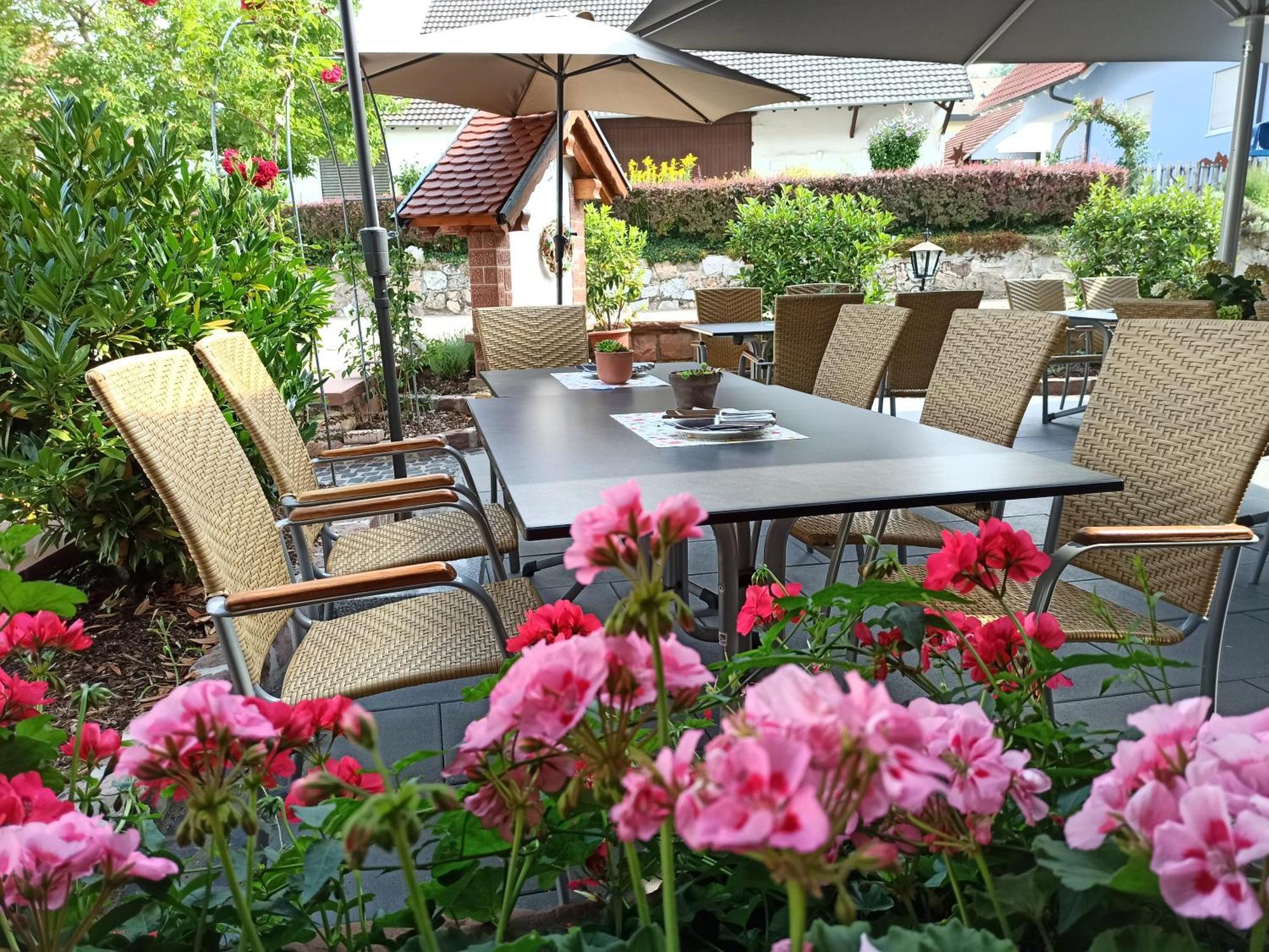 Hotel-Gasthof Rose Оберкирх Екстериор снимка